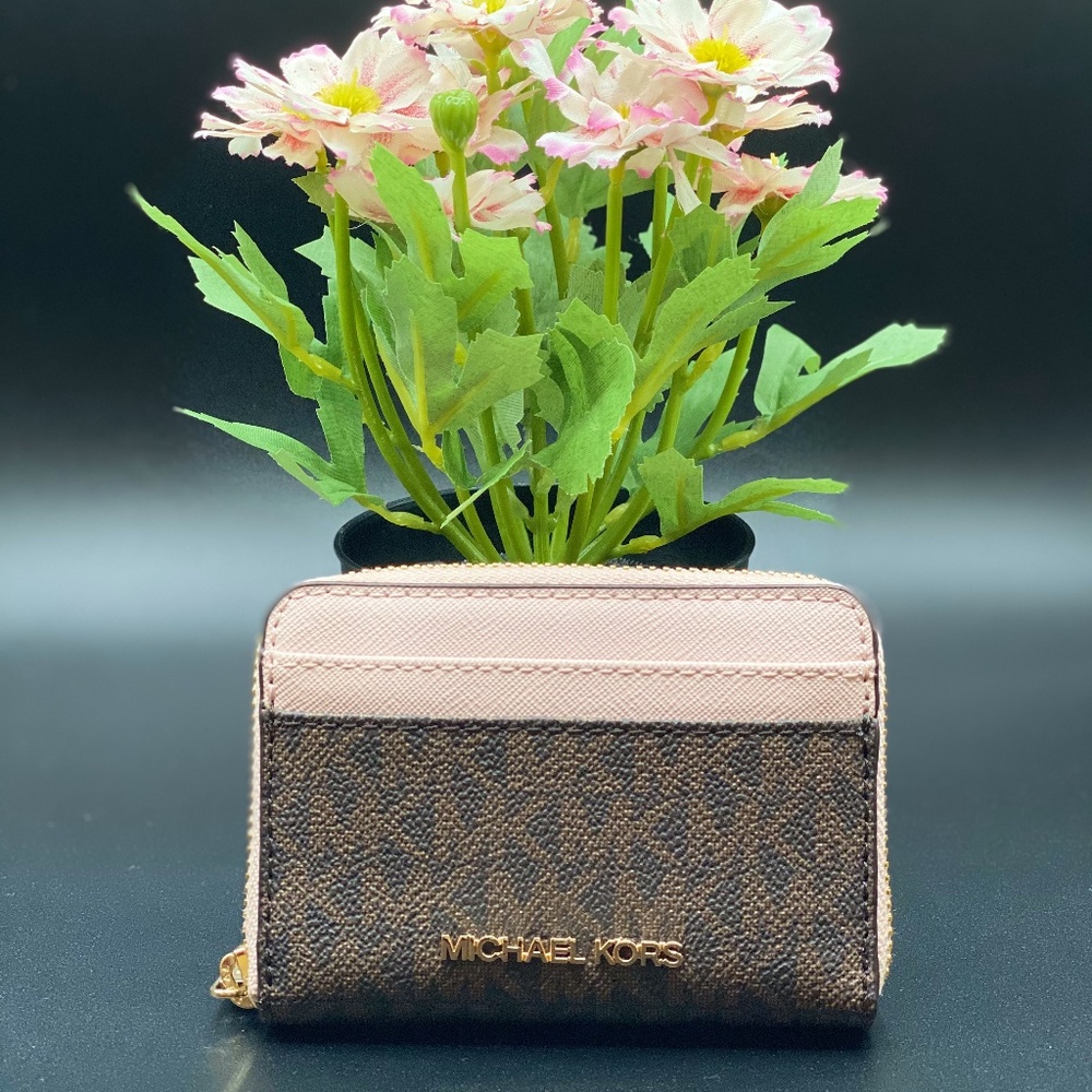 Michael Kors Jet Set Travel Medium Zip Around Card Case